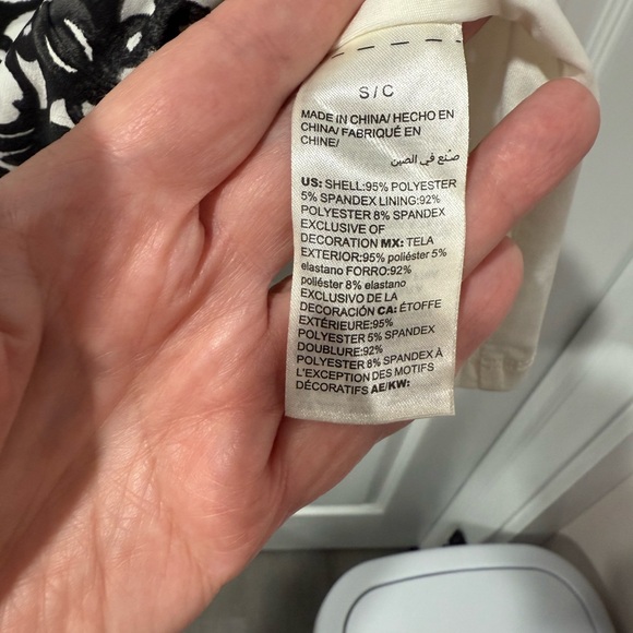 White House Black Market Monochrome Swirl Top, size S - Picture 5 of 8